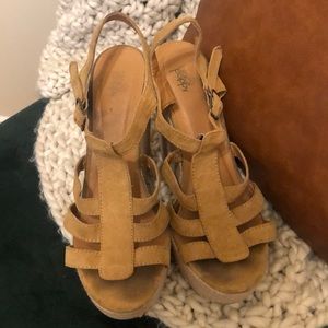 Tan wedges